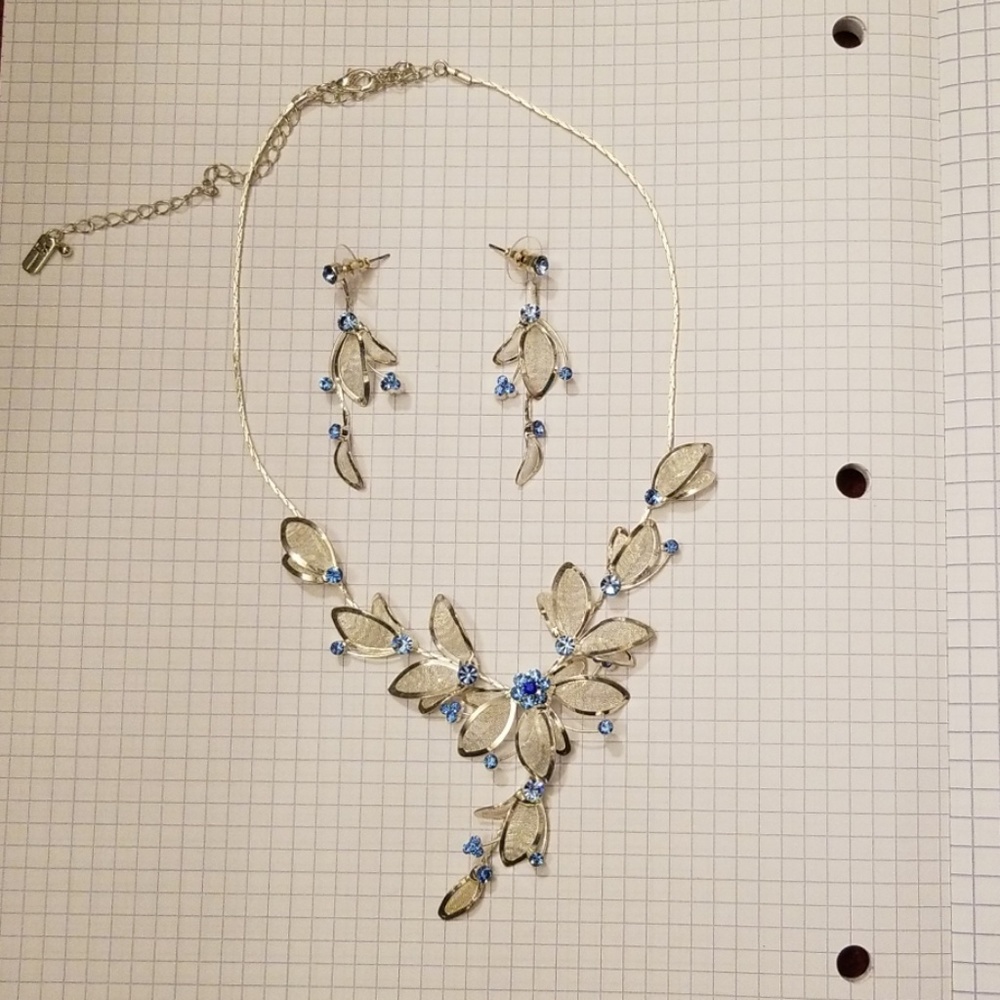 💐 Floral Necklace & Earrings Set! 💐